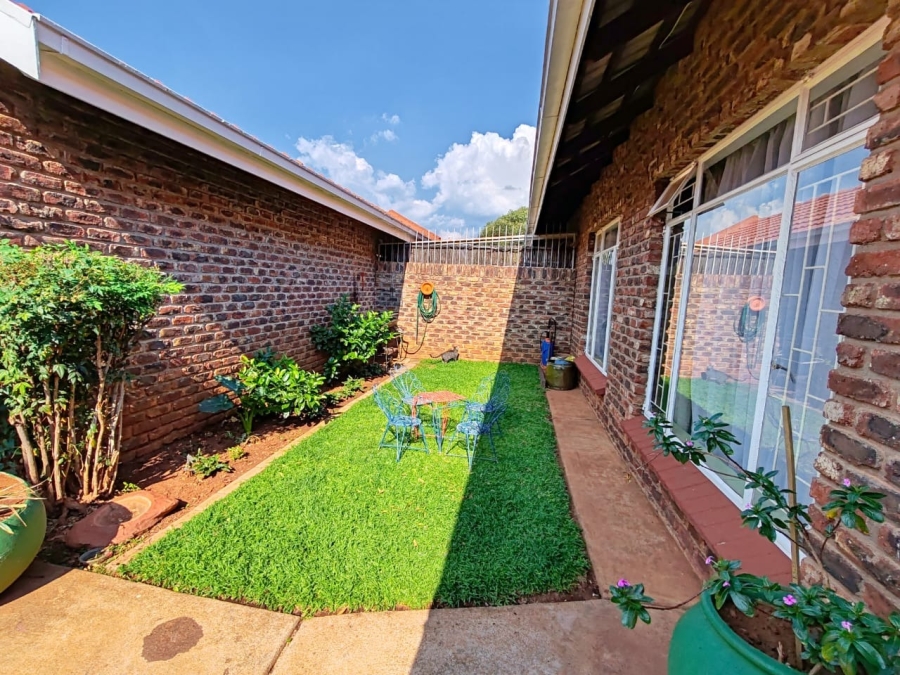 2 Bedroom Property for Sale in Potchefstroom North West